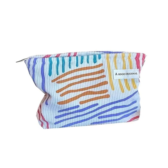 💄Perfect Makeup Bag - it’s roomy, soft, Zips closed and Adorable Too! - Picture 5 of 5